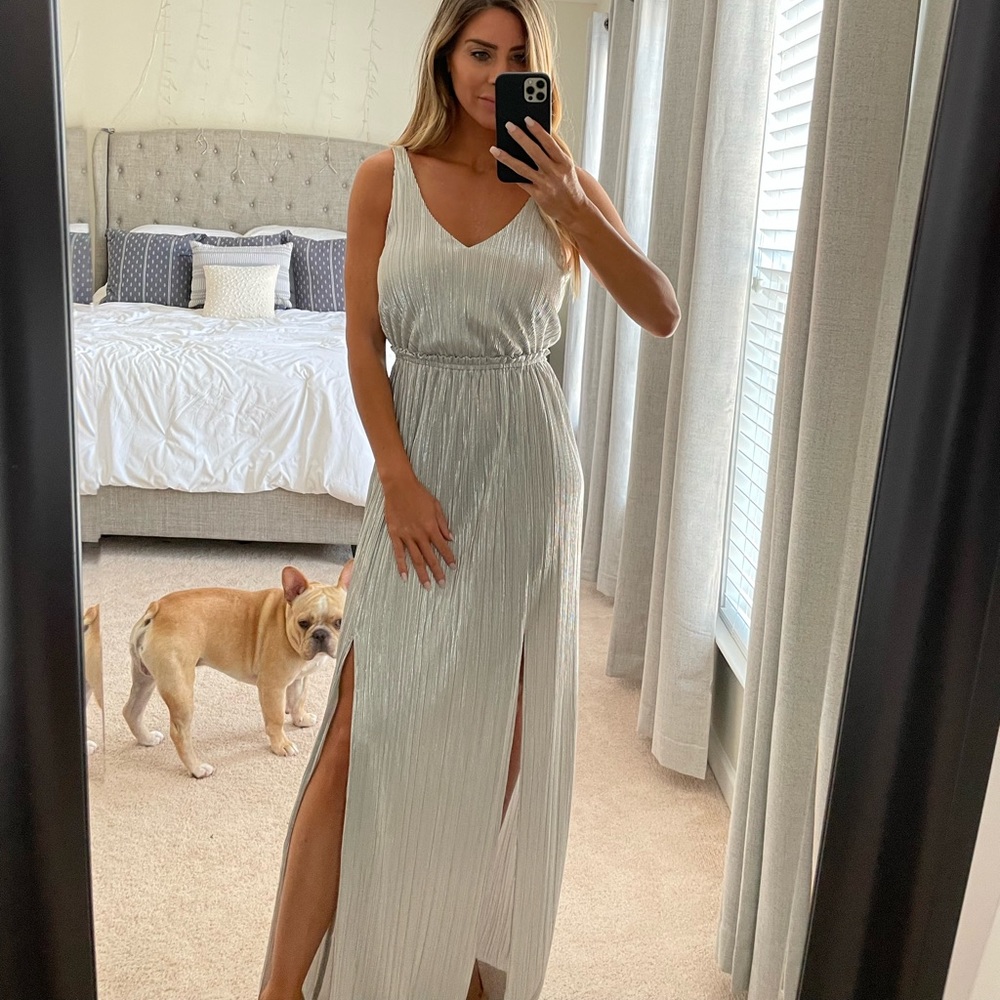 Silver/Metallic Gown size small! Great for any formal event. Pair it with a belt